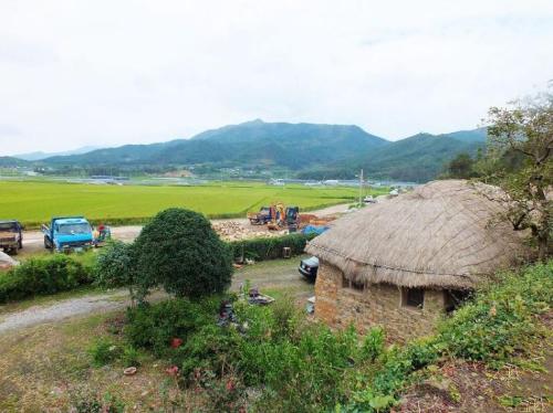 Authentic South Korean countryside: Prosperity is only on TV, and low-rise earth houses and roadside shops can be seen everywhere
