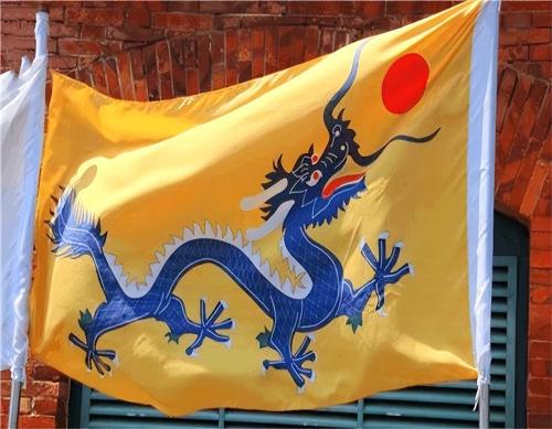 The Korean peninsula does not have a national flag and wanted to borrow it from Qing Dynasty. After refusal, 8 Chinese characters were written on new national flag.
