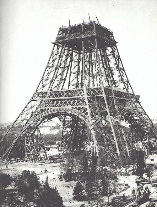 Can't hold Eiffel Tower anymore? Spent 400 million on attempts to "continue life", but only repaired one "leg"
