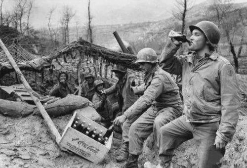 World War II carbonated drinks, German Fanta, American Coke, Japanese marble soda that Chinese soldiers drink
