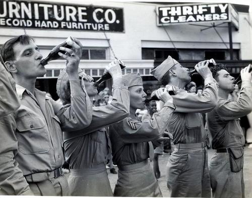World War II carbonated drinks, German Fanta, American Coke, Japanese marble soda that Chinese soldiers drink
