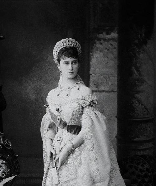 The British princess of Russia, who had done good deeds all her life, was buried alive in a mine by her husband, and her only last wish was to be buried in China.
