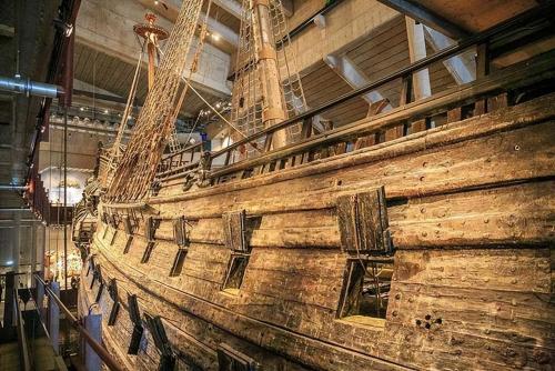 "The most powerful warship in world" in 17th century sank as soon as it went to sea. Why did Sweden spend so much money to save him?
