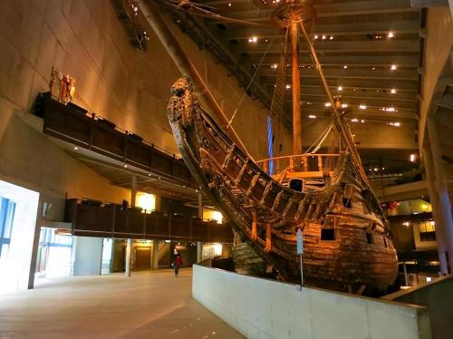 "The most powerful warship in world" in 17th century sank as soon as it went to sea. Why did Sweden spend so much money to save him?

